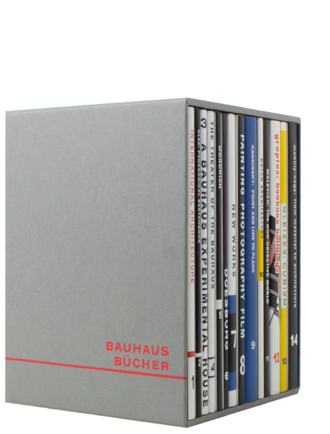 Set aus Bauhaus-Büchern in grauer Box mit bunten Buchrücken, beschriftet "BAUHAUS BÜCHER".