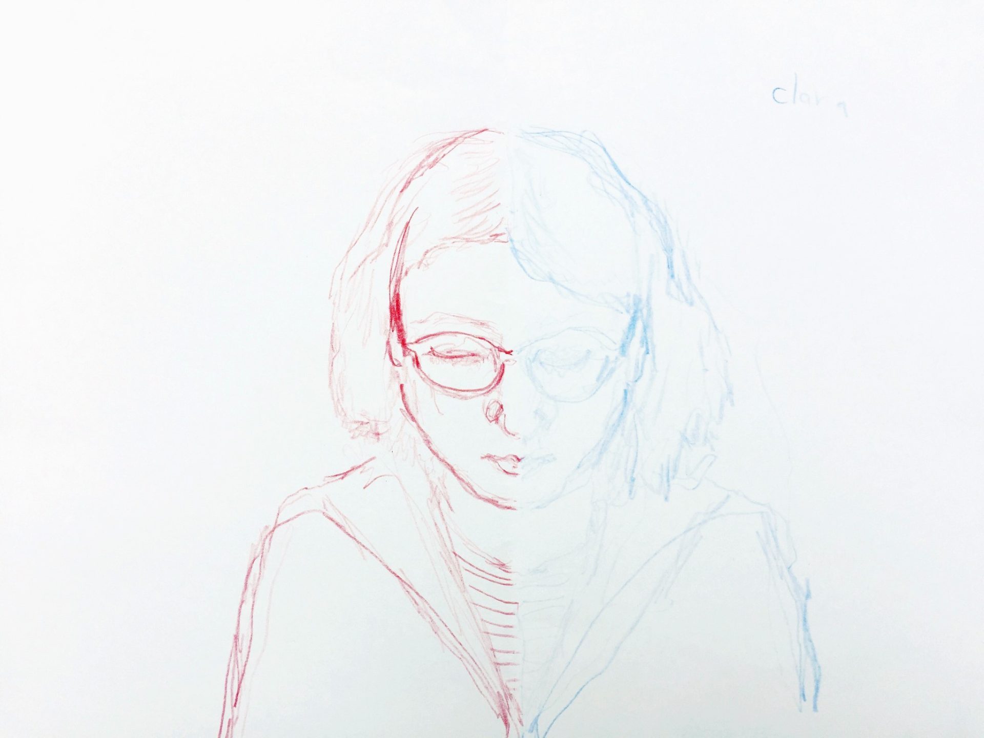Skizze eines Mädchens mit Brille, halb rot, halb blau, auf weißem Hintergrund.