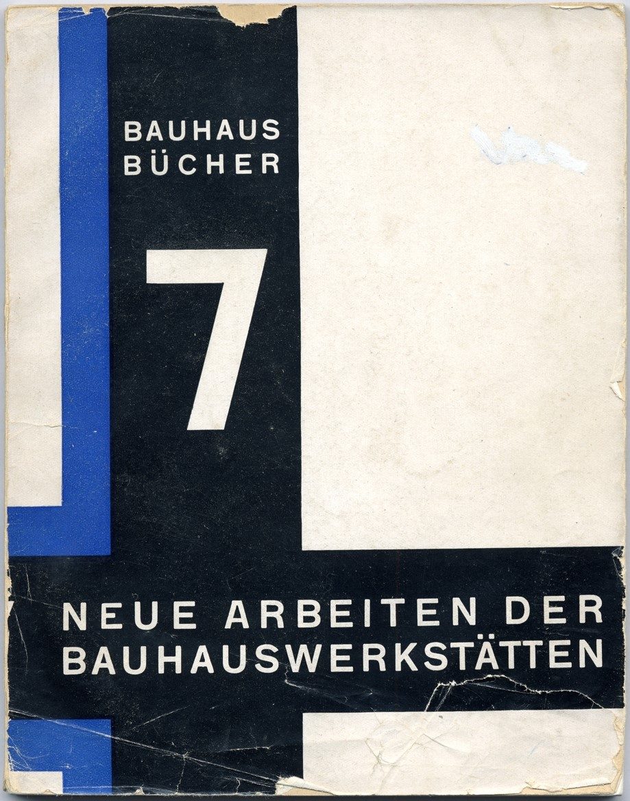 Cover des Buches „Neue Arbeiten der Bauhauswerkstätten“, Nr. 7, mit geometrischem Design in Schwarz, Weiß und Blau.