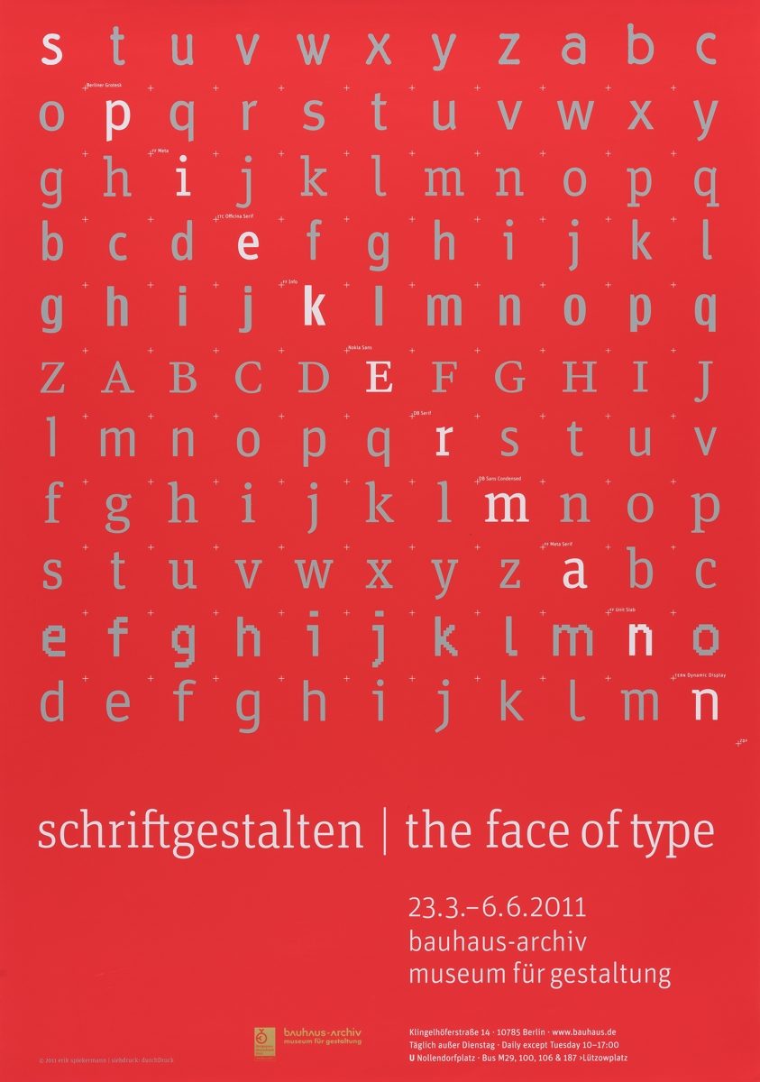 Plakat zur Ausstellung "Schrift Gestalten" im Bauhaus-Archiv, mit alphabetischen Schriftarten auf rotem Hintergrund.