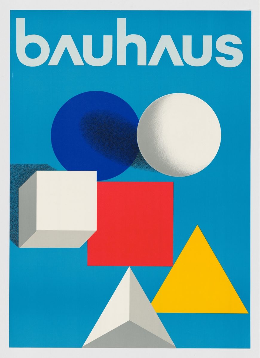 Buntes Bauhaus-Poster mit geometrischen Formen: Kreise, Quadrate und Pyramiden auf blauem Hintergrund.